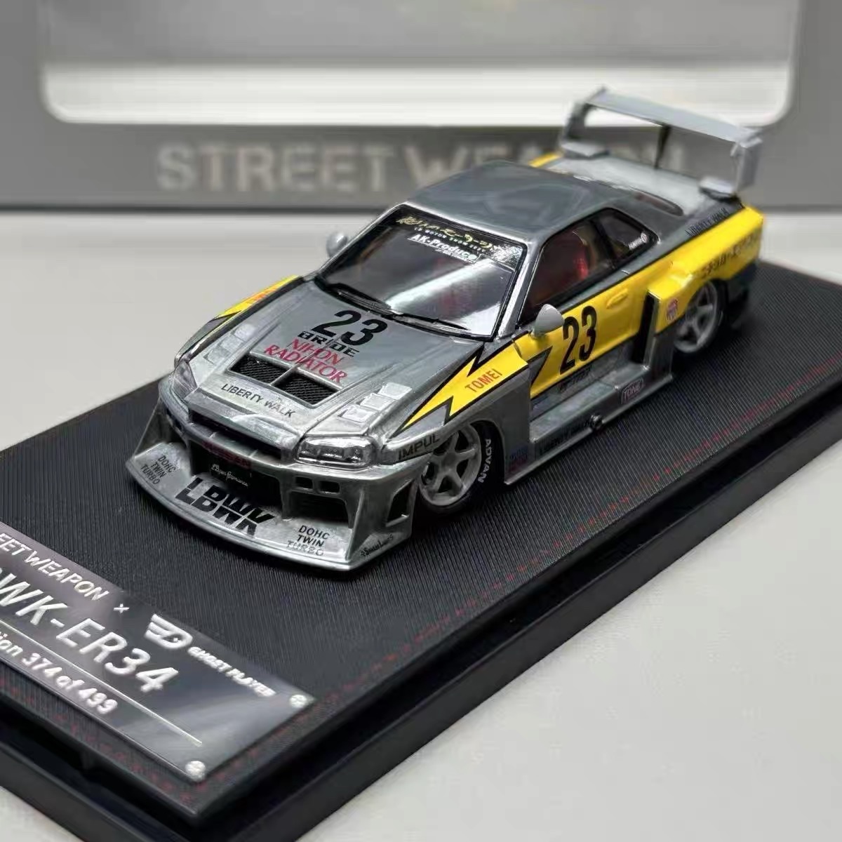Inno64 1:64 Nissan Skyline GT-R R34 Liberty Walk LB-ER34 #23 Street Weapon