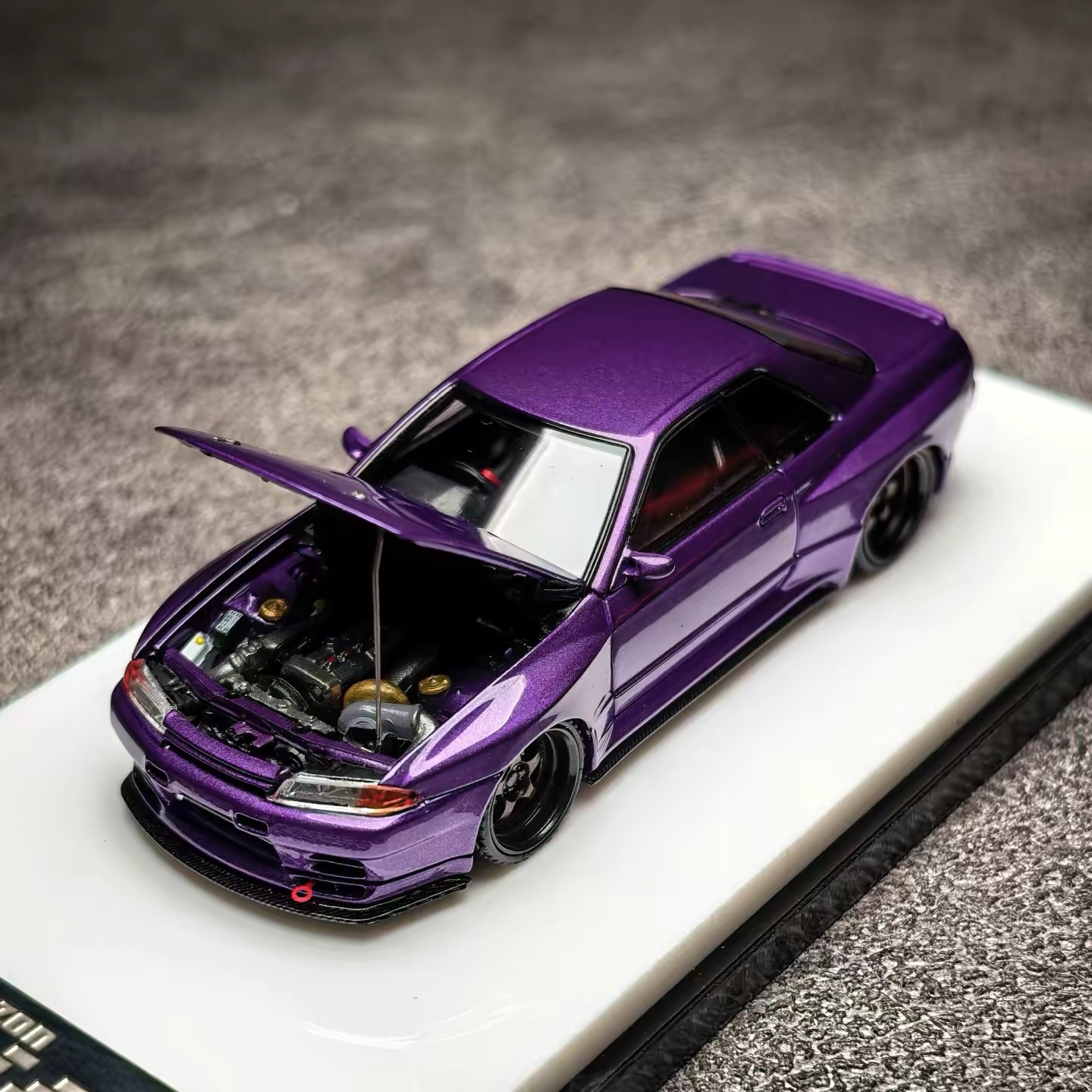 Nissan Skyline GT-R R32 Purple Diecast Model Car 1:64 Scale with Opening Hood